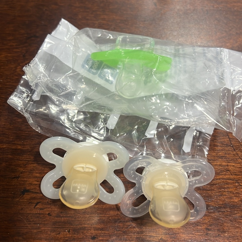 3 MAM pacifiers - Picture 2 of 3